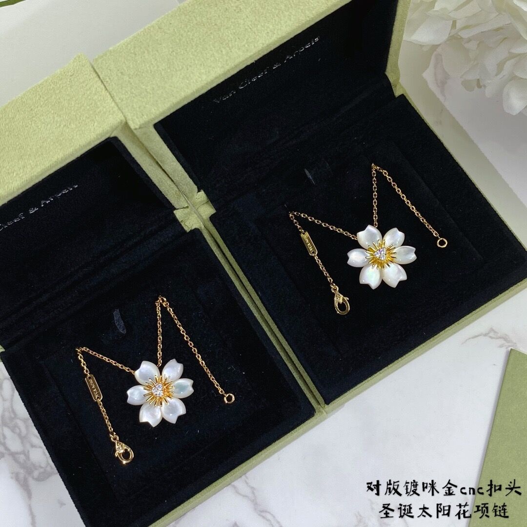 18K 하이엔드 미러급 반클리프 로즈드 노엘 목걸이 (구성품 풀박스)