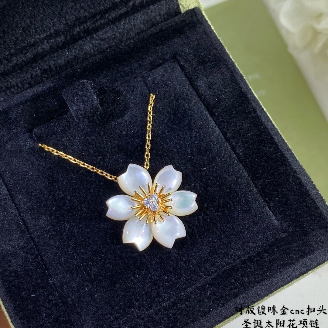18K 하이엔드 미러급 반클리프 로즈드 노엘 목걸이 (구성품 풀박스)