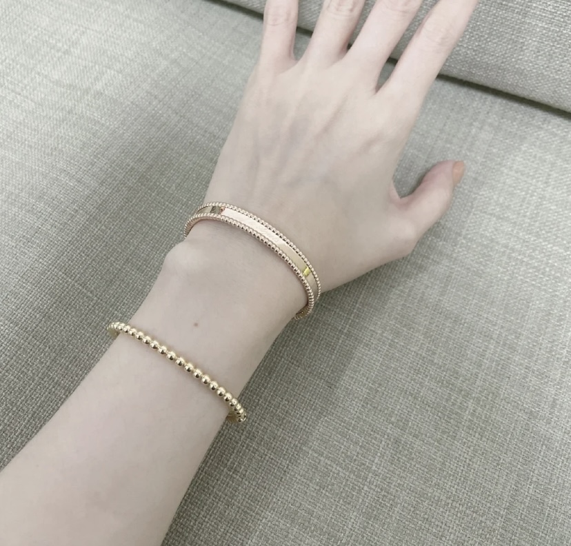 ​18K 하이엔드 미러급 반클리프 뻬를리 시그니쳐 팔찌 (구성품 풀박스)