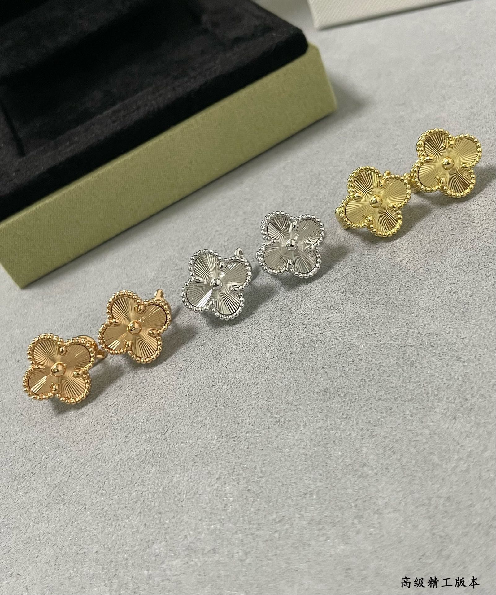 ​18K 하이엔드 미러급 반클리프 빈티지 알함브라 기요세 귀걸이 (구성품 풀박스)