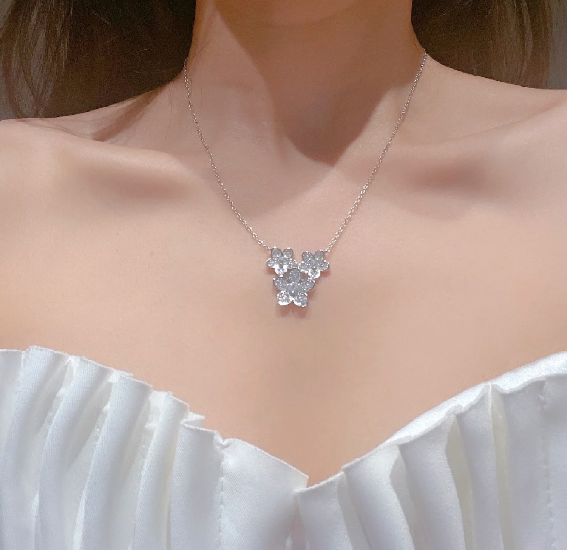 18K 하이엔드 미러급 그라프 와일드플라워 목걸이 (구성품 풀박스)