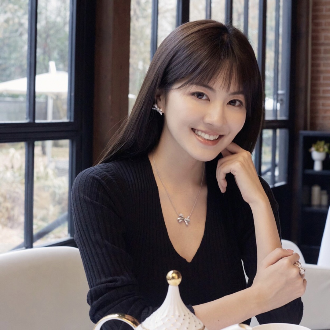18K 하이엔드 미러급 그라프 틸다의보우 귀걸이 (구성품 풀박스)