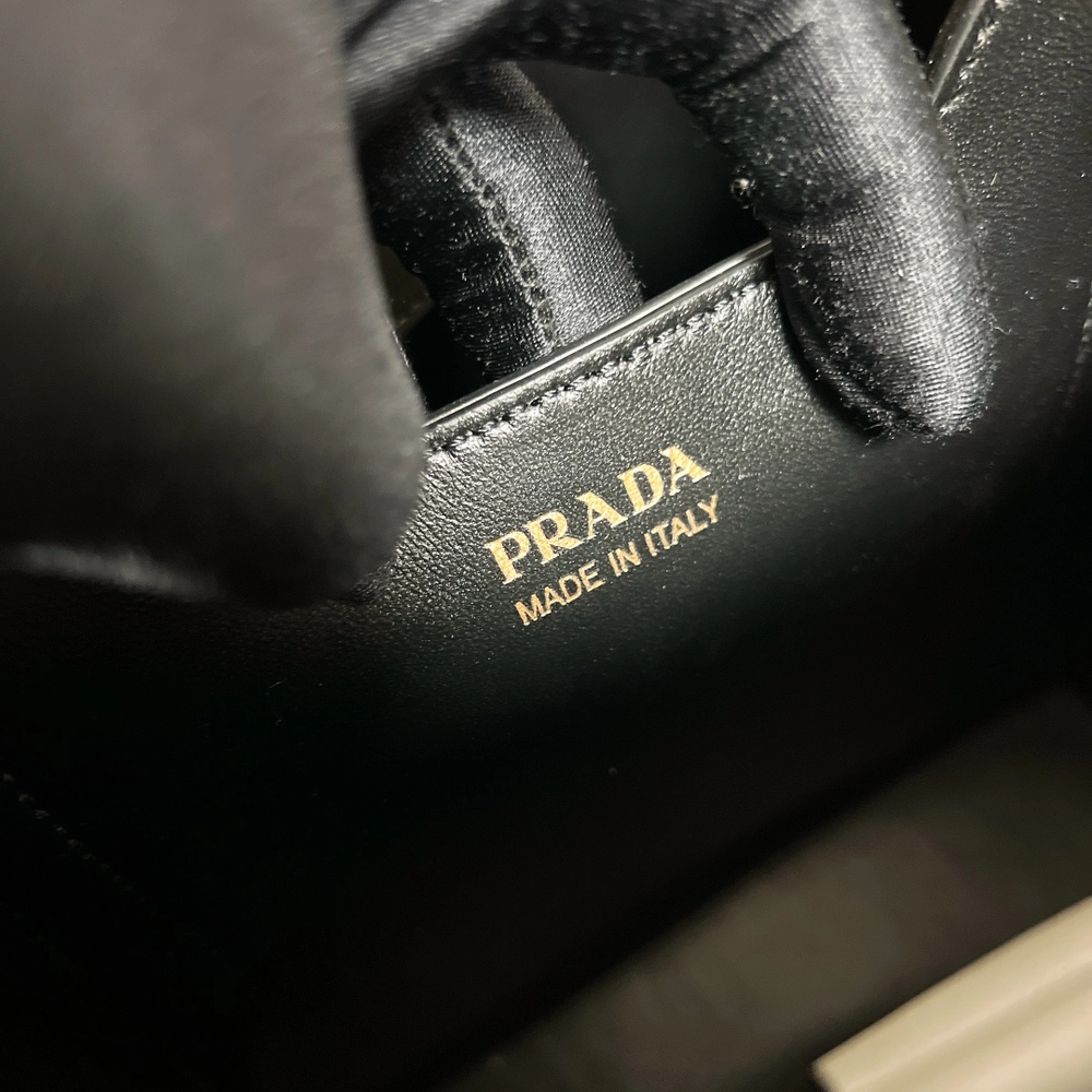 프라다 사피아노 파니에 미디엄 백 (그레이)
