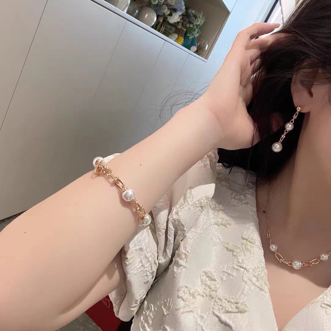 18K 하이엔드 미러급 티파니앤코 티파니 하드웨어 진주 귀걸이 (구성품 풀박스)