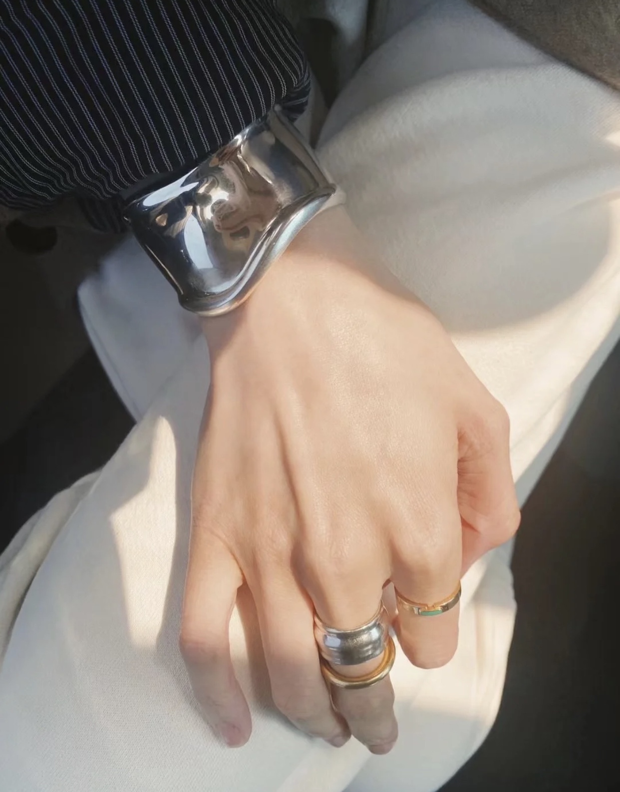 18K 하이엔드 미러급 티파니앤코 엘사퍼레티 미디엄 커프 팔찌 (구성품 풀박스)