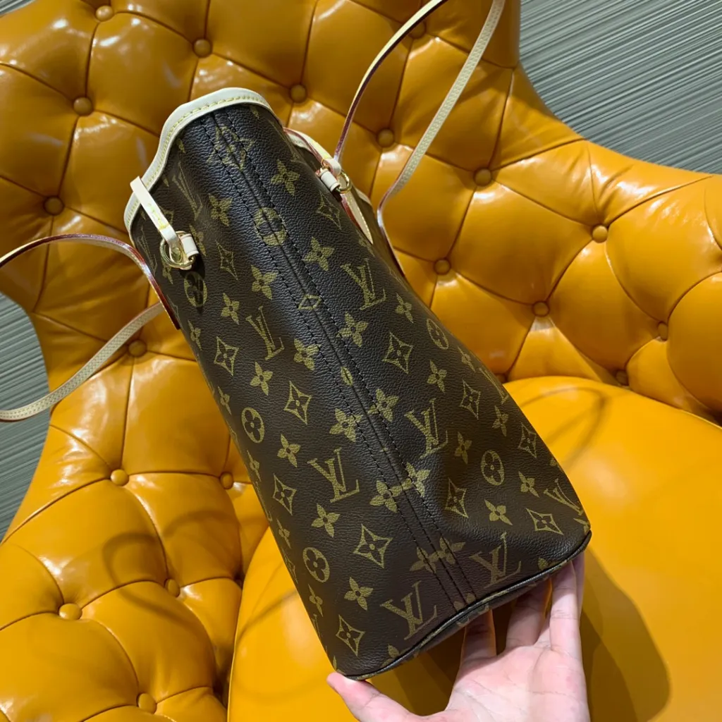 루이비통 네버풀 MM 모노그램 (쎄리즈 레드)