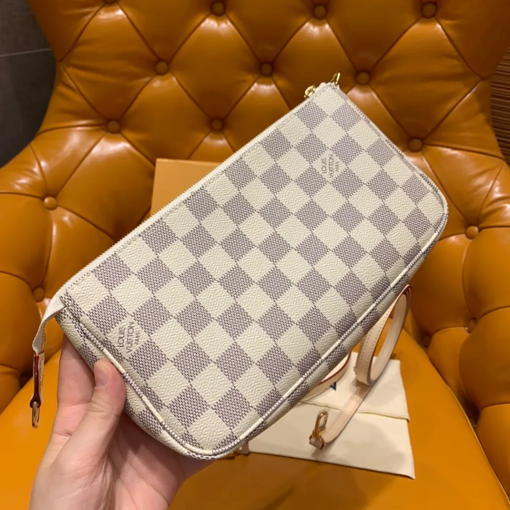 루이비통 포쉐트 악세수아 NM 다미에 아주르