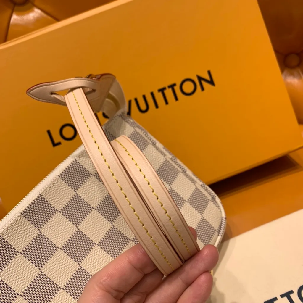 루이비통 포쉐트 악세수아 NM 다미에 아주르