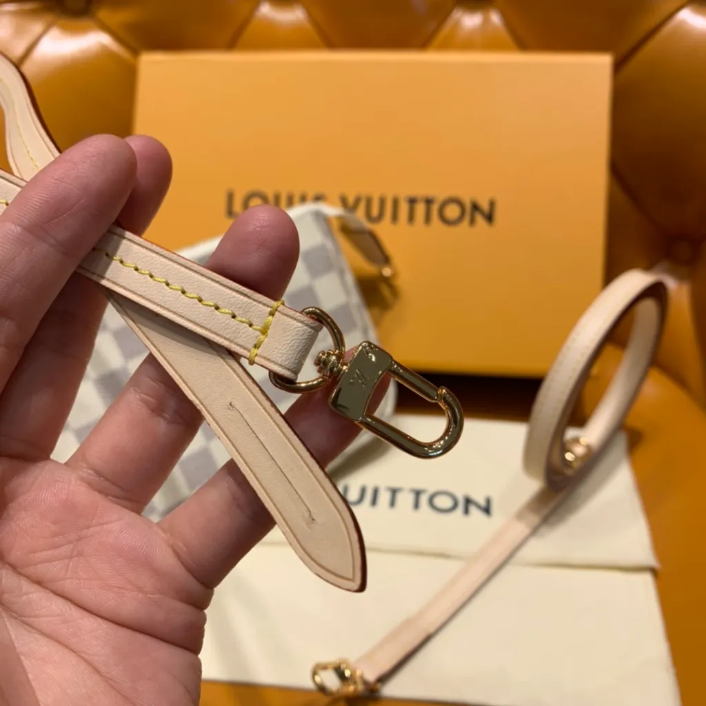 루이비통 포쉐트 악세수아 NM 다미에 아주르