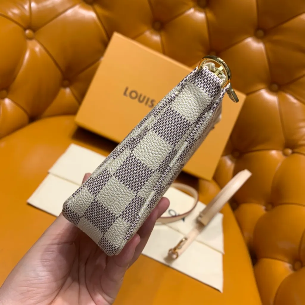 루이비통 포쉐트 악세수아 NM 다미에 아주르