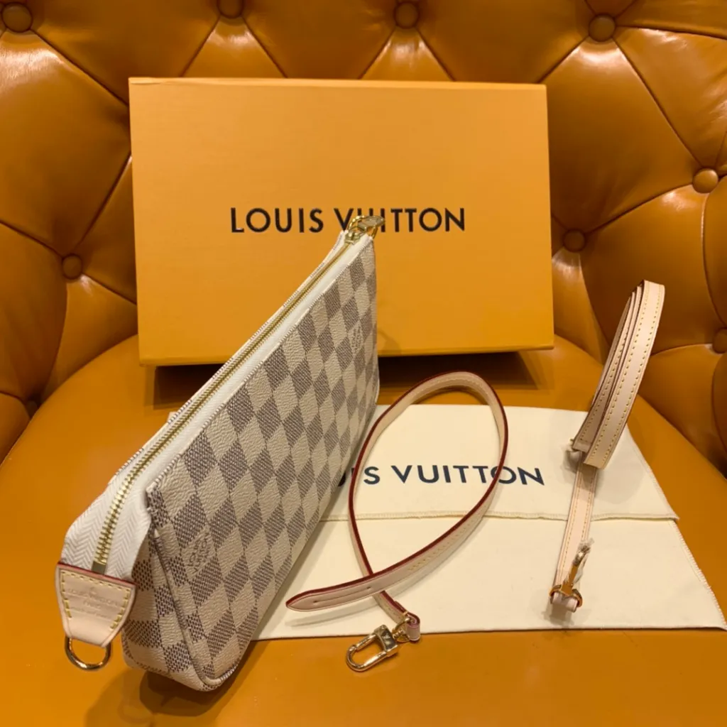 루이비통 포쉐트 악세수아 NM 다미에 아주르