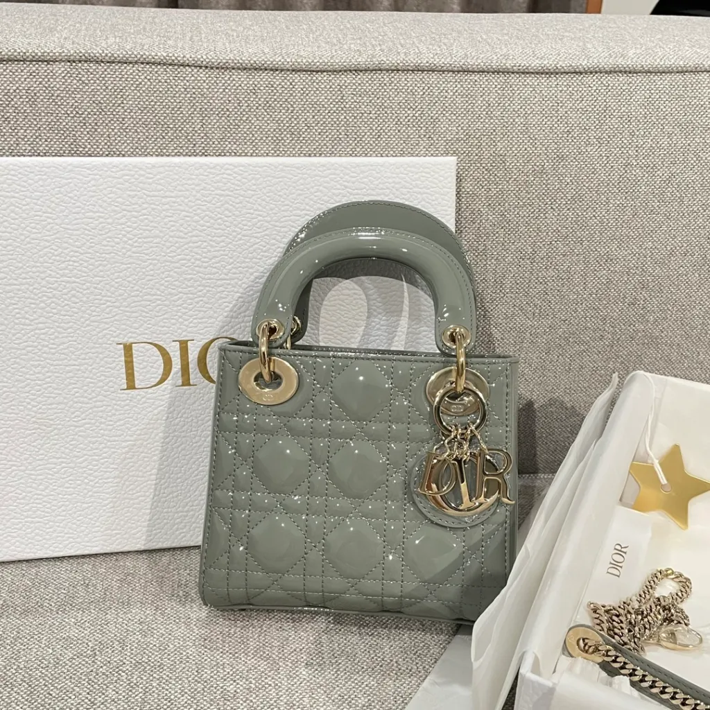 디올 레이디 디올 미니 백 그레이 페이던트