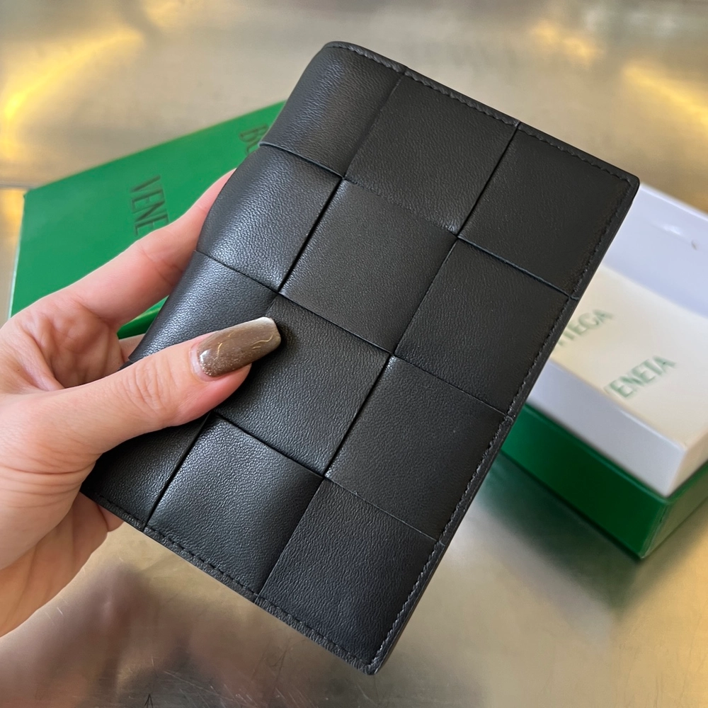 보테가 베네타 카세트 여권 케이스