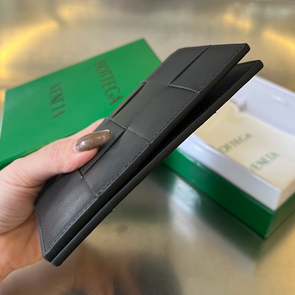 보테가 베네타 카세트 여권 케이스