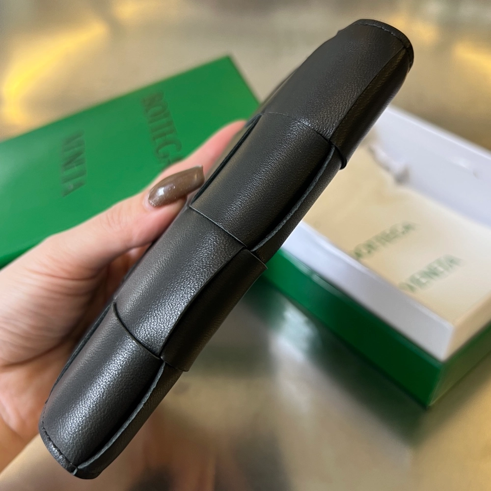 보테가 베네타 카세트 여권 케이스