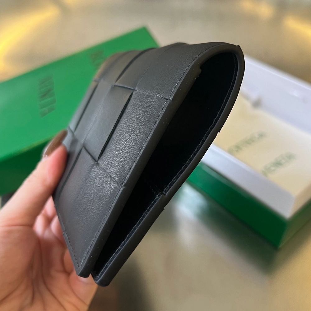 보테가 베네타 카세트 여권 케이스