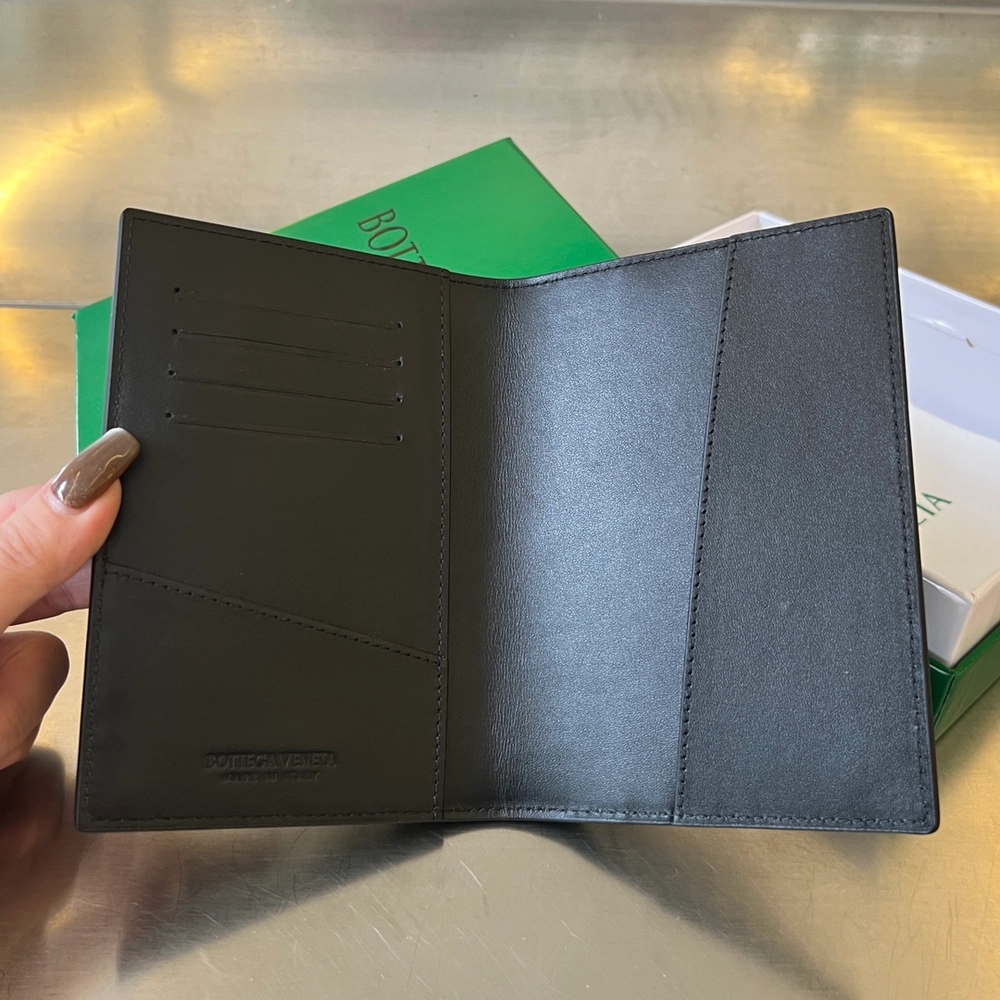 보테가 베네타 카세트 여권 케이스