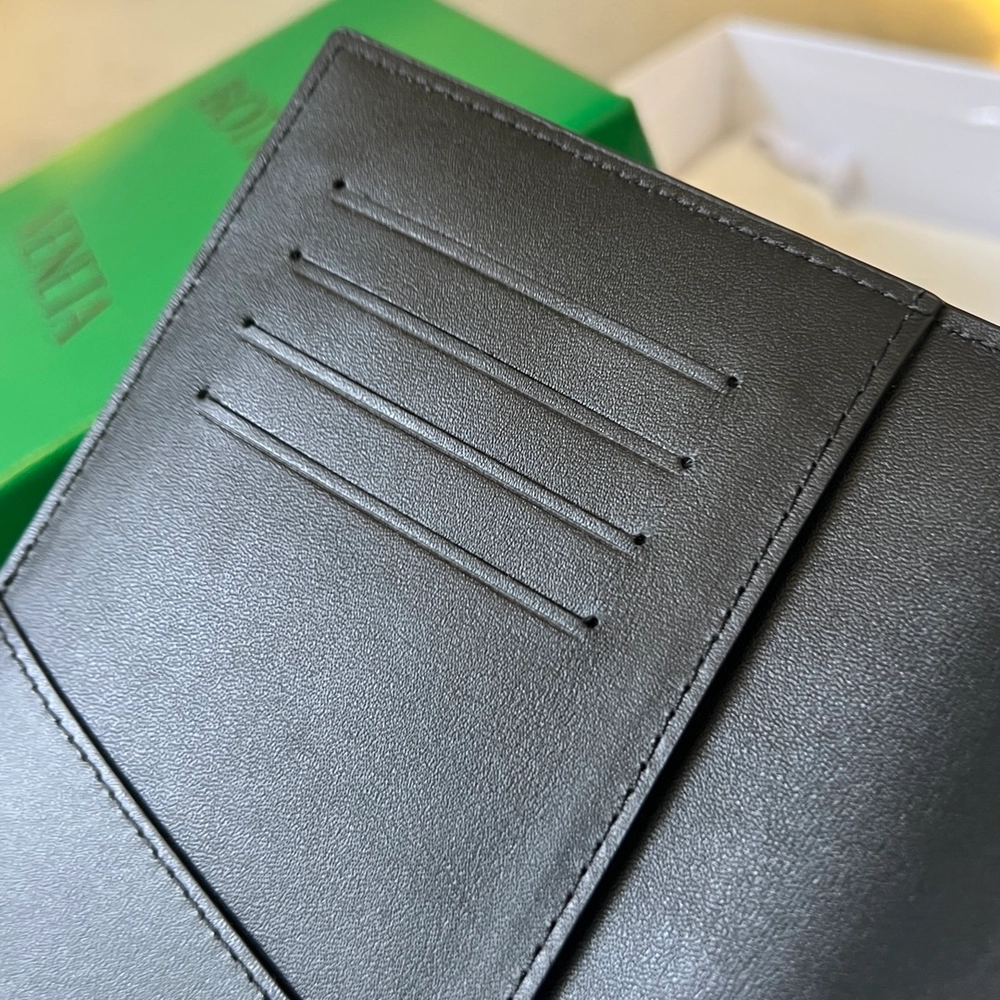 보테가 베네타 카세트 여권 케이스