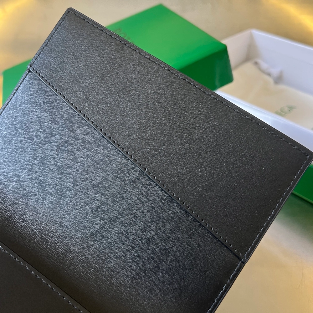 보테가 베네타 카세트 여권 케이스