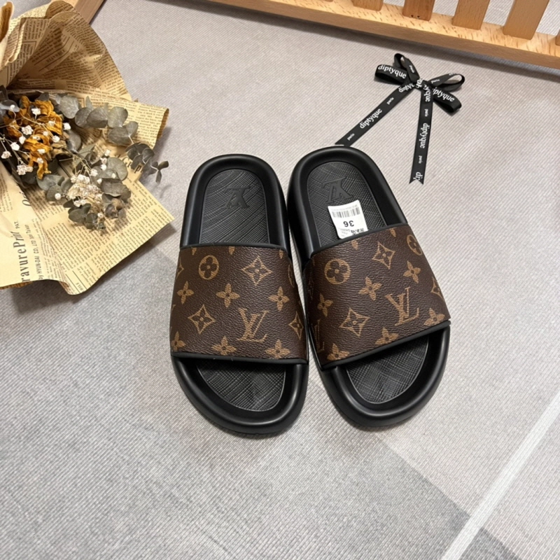 루이비통 워터프론트 뮬 슬리퍼 모노그램