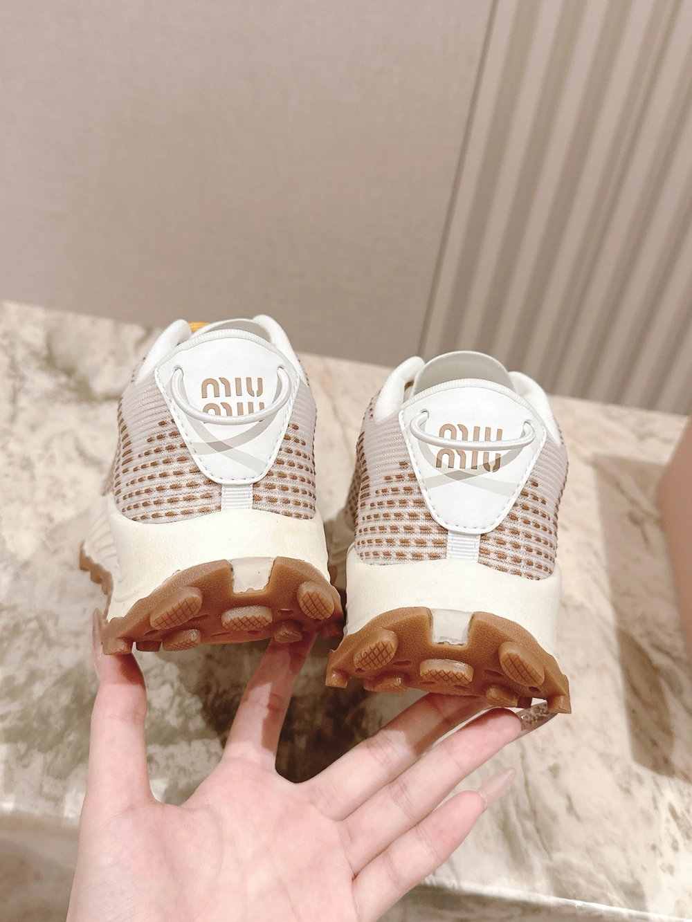 미우미우 테크네컬 패브릭 스니커즈
