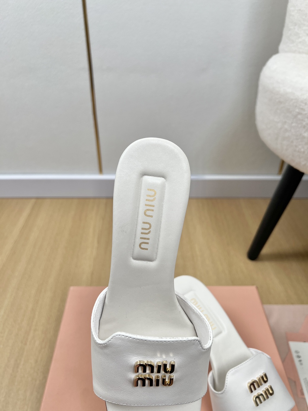 미우미우 레터링 뮬 힐 5cm