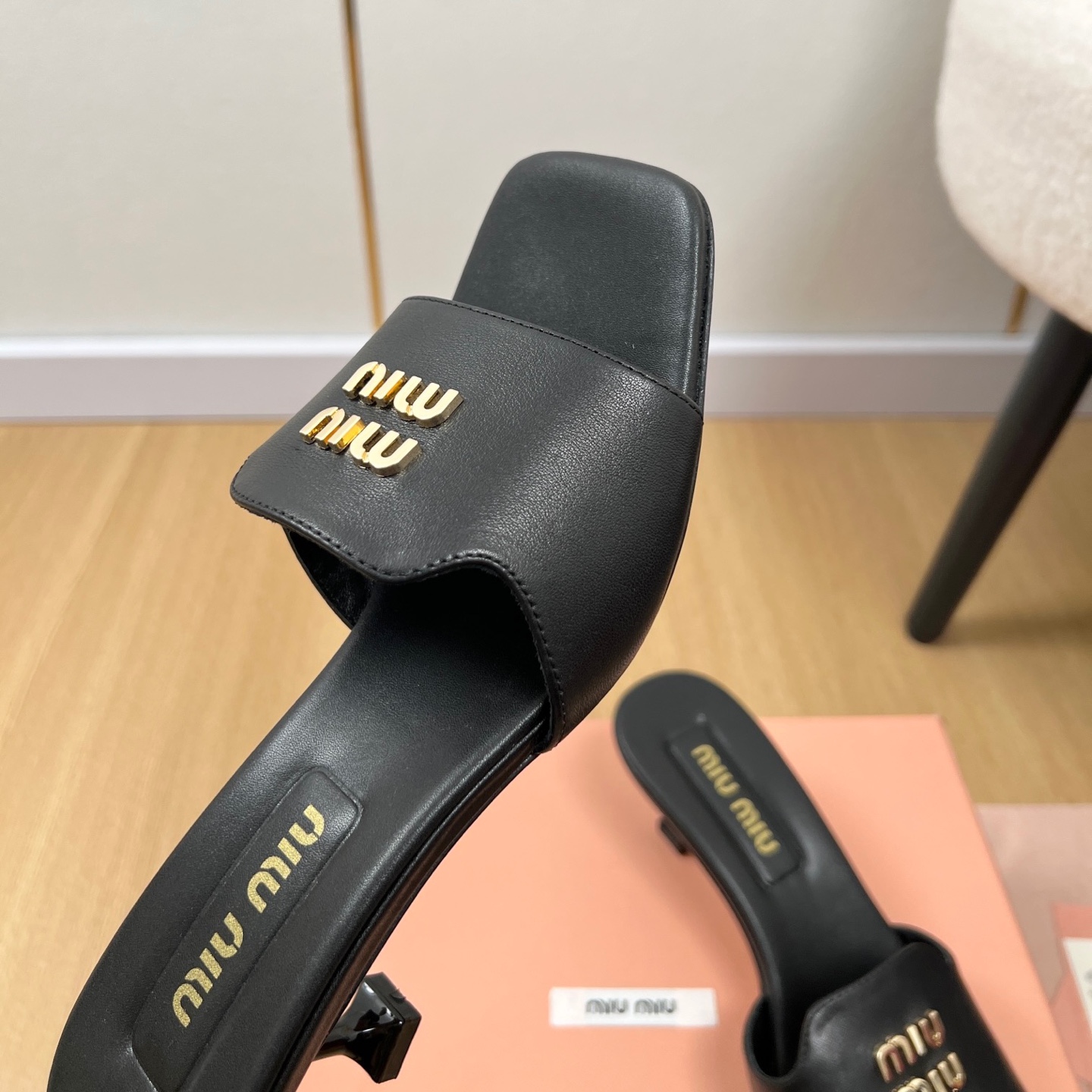미우미우 레터링 뮬 힐 5cm