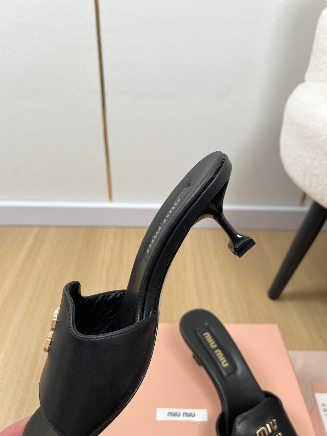 미우미우 레터링 뮬 힐 5cm