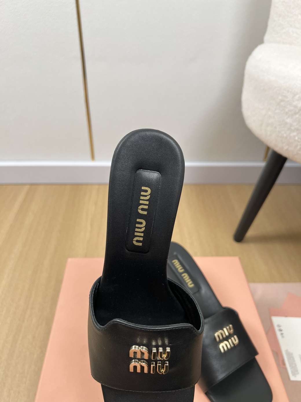 미우미우 레터링 뮬 힐 5cm
