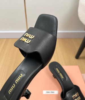 미우미우 레터링 뮬 힐 5cm