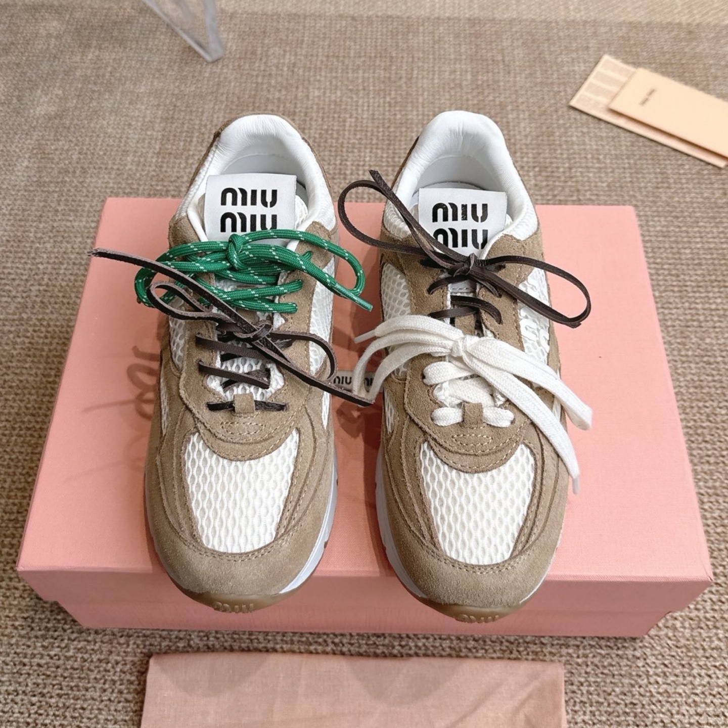 미우미우 x 뉴발란스 530 스니커즈