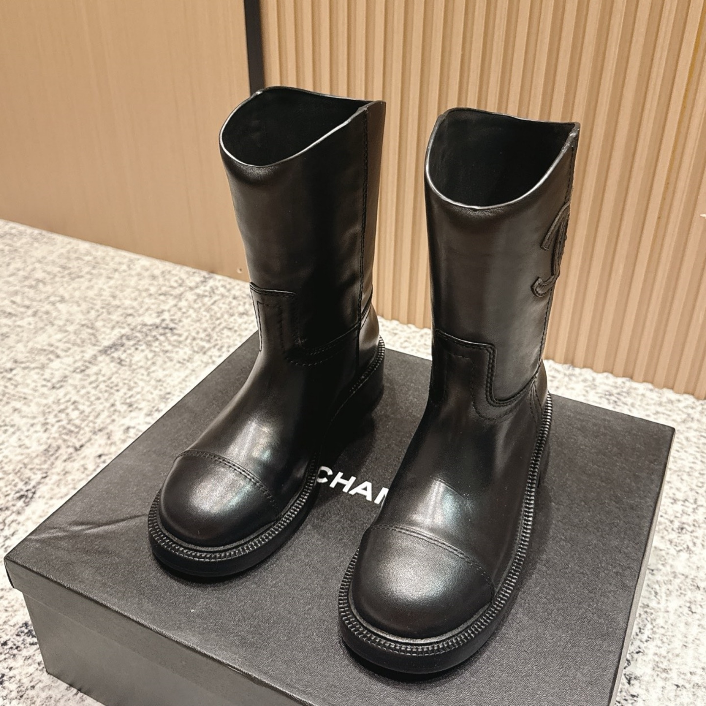샤넬 25K 미들 부츠