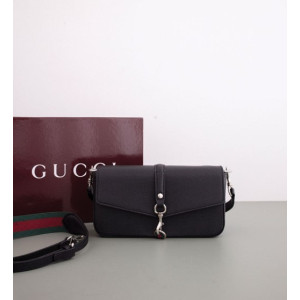 (국내배송) 구찌 Small crossbody bag with hook closure