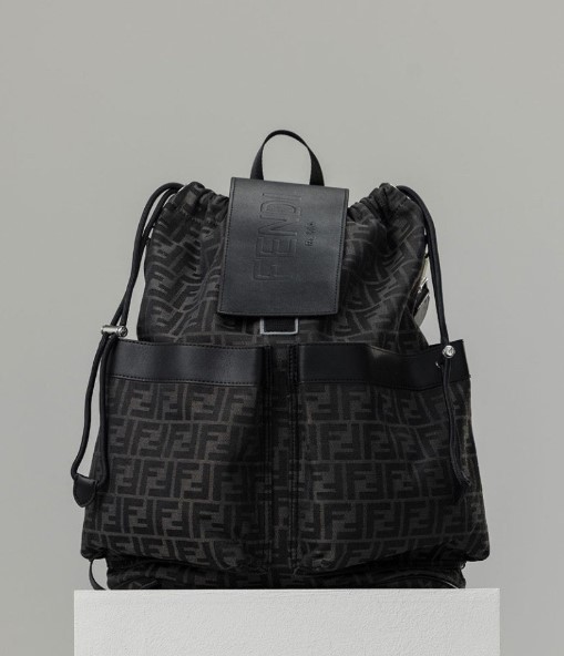 (국내배송) 펜디 Fendi Strike 라지백