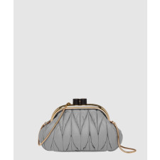 미우미우 벨 나파 가죽 클러치 5BK011