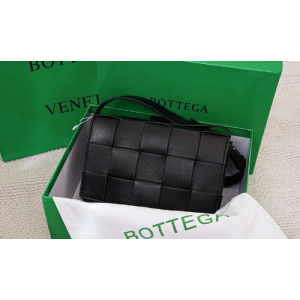 (국내배송) 보테가베네타 램스킨 카세트백