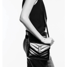 (국내배송) 생로랑 Y 퀼트 처리된 가죽 소재의 루루 토이백