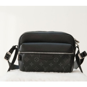 (국내배송) 루이비통 아웃도어 메신저 크로스백