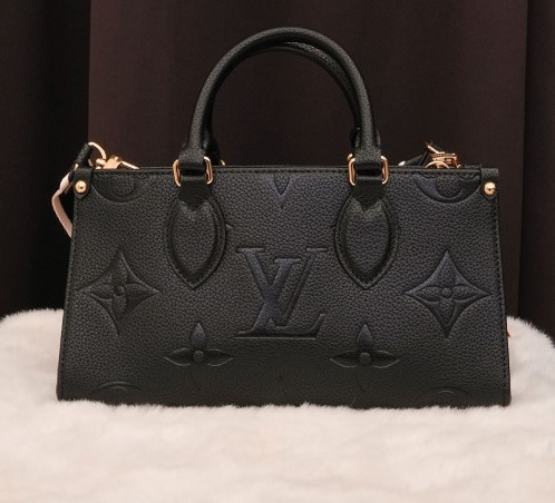 (국내배송) 루이비통 NEW 런칭 온더고 이스트 웨스트 블랙