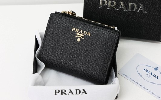 (국내배송) 프라다 사피아노 메탈로고 반지갑