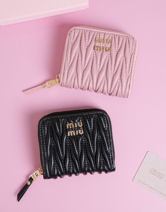 (국내배송) 미우미우 마테라쎄 나파 지퍼 어라운드 플랩 반지갑