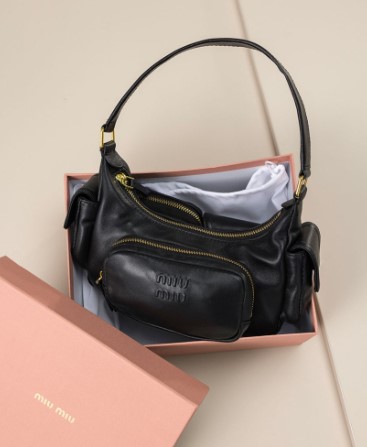 (국내배송) 미우 미우 나파 레더 호보백 블랙