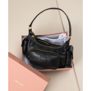 (국내배송) 미우 미우 나파 레더 호보백 블랙