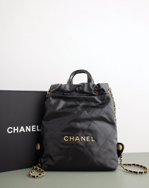 (국내배송) 샤넬 Chanel 22 Backpack Shiny Calfskin & Gold Lacquered Black