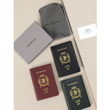 (국내배송) 발렌시아가 패스포트 버티컬 바이폴드 지갑