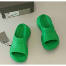 (국내배송) 발렌시아가 여자 샌드풀 Crocs