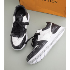 (국내배송) 루이비통 블랙 화이트 런 어웨이 스니커즈