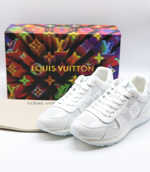 (국내배송) 루이비통 런 어웨이 모노그램 남성 스니커즈 블랙