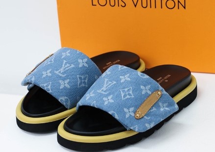 (국내배송) 루이비통 풀 필로우 플랫 컴포트 뮬 슬리퍼