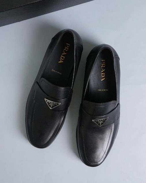 (국내배송) 프라다 카프스킨 브러쉬드 레더 로퍼